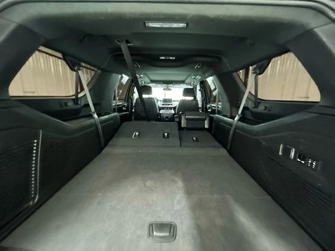 Used 2021 Chevrolet Suburban Z71 w/ Luxury Package image 21