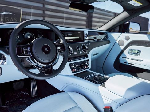 Used 2025 Rolls-Royce Spectre image 2