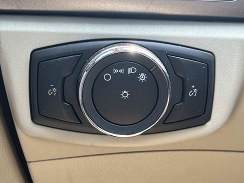 Used 2019 Ford Fusion SE FWD image 31