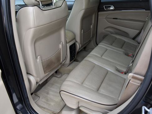 Used 2014 Jeep Grand Cherokee Overland w/ Advanced Technology Group image 26