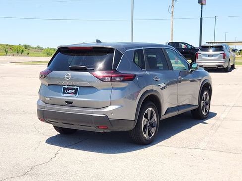 Used 2025 Nissan Rogue SV FWD image 7