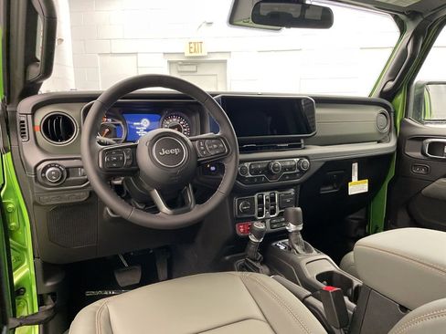 New 2025 Jeep Gladiator Mojave w/ Convenience Group image 10