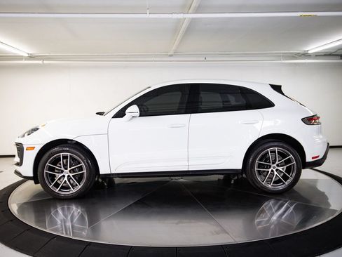 Certified 2023 Porsche Macan AWD/4WD image 2