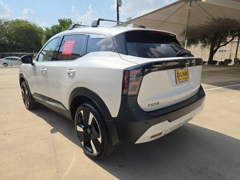 Certified 2025 Nissan Kicks SR FWD image 5