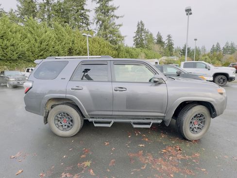 Used 2023 Toyota 4Runner SR5 Premium image 5