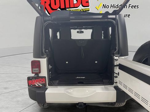 Used 2016 Jeep Wrangler Sahara image 17