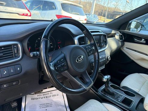 Used 2016 Kia Sorento SX image 22