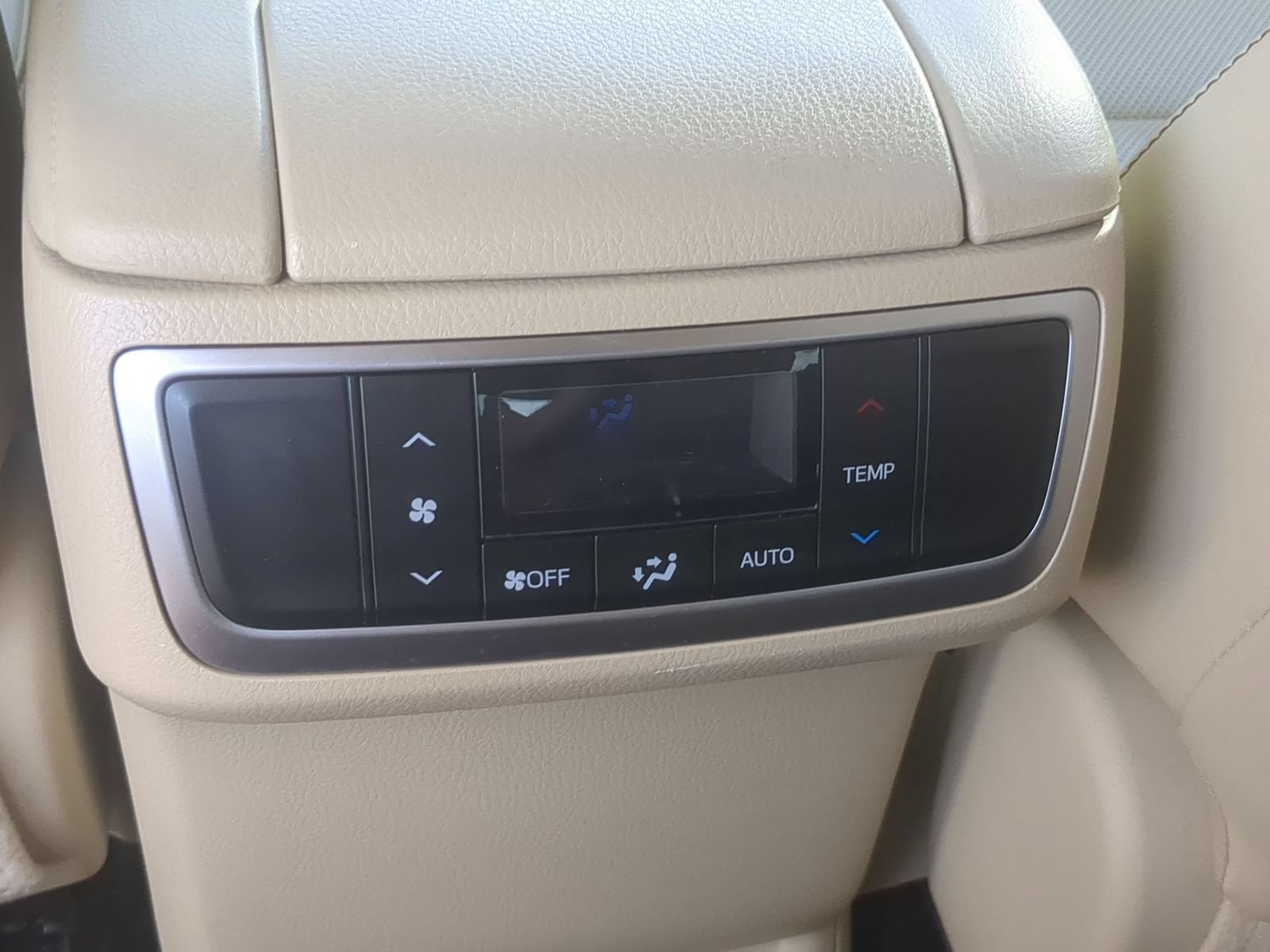 Used 2017 Toyota Highlander Limited AWD/4WD image 32