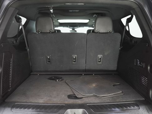 Used 2021 GMC Yukon XL SLT w/ SLT Luxury Plus Package image 11