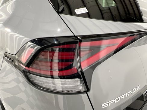 Used 2023 Kia Sportage SX image 16