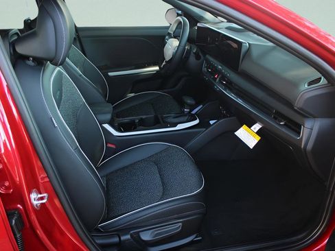 New 2025 Kia K4 GT-Line w/ GT-Line Sunroof Package image 28