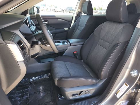 Used 2025 Nissan Rogue SV image 12