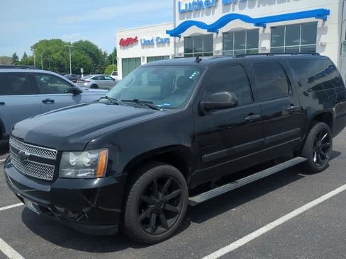 Used 2008 Chevrolet Suburban LTZ w/ LTZ Preferred Equipment Group AWD/4WD image 2