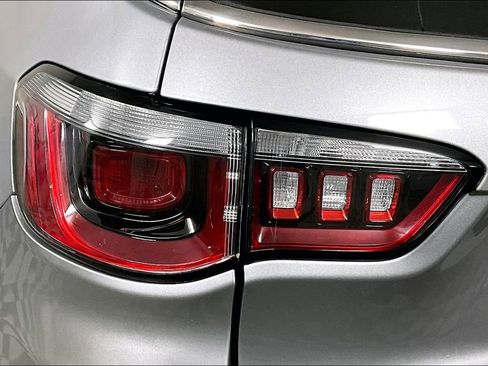 Used 2018 Jeep Compass Latitude w/ Cold Weather Group image 29