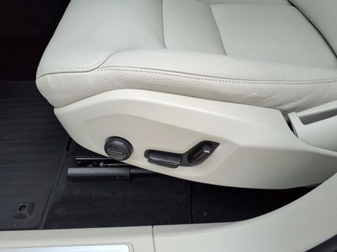 Certified 2024 Volvo XC60 B5 Plus w/ Protection Package Premier AWD/4WD image 23
