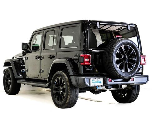 Used 2023 Jeep Wrangler Unlimited Sahara w/ Cold Weather Group AWD/4WD image 9
