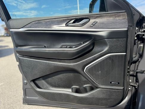 Used 2024 Jeep Grand Cherokee Limited 4xe image 29