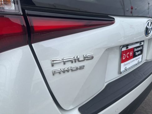 Used 2022 Toyota Prius XLE image 11