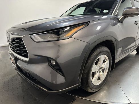 Used 2023 Toyota Highlander LE image 7