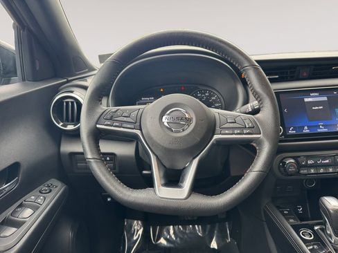 Used 2021 Nissan Kicks SR w/ SR Premium Package FWD image 12