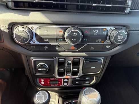 Used 2026 Jeep Gladiator Rubicon AWD/4WD image 23