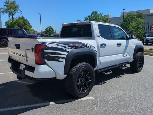 Used 2024 Toyota Tacoma TRD Off-Road w/ TRD Off Road Upgrade Package AWD/4WD image 4