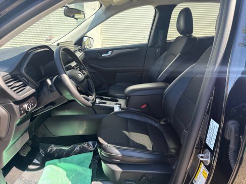 Used 2025 Ford Escape SE FWD image 9