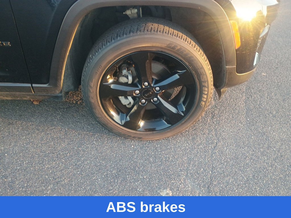Used 2023 Jeep Grand Cherokee Altitude AWD/4WD image 11