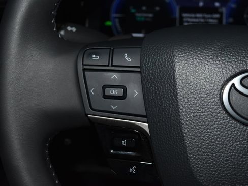 Used 2025 Toyota Camry XSE FWD image 7