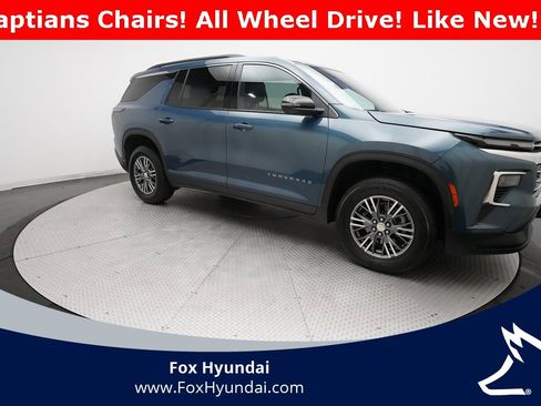 Used 2025 Chevrolet Traverse LT image 13