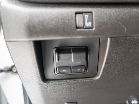 Used 2025 Chevrolet Colorado Z71 AWD/4WD image 18
