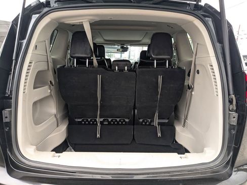 Used 2023 Chrysler Pacifica Limited image 27