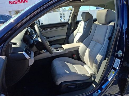 Used 2019 Honda Accord EX image 12