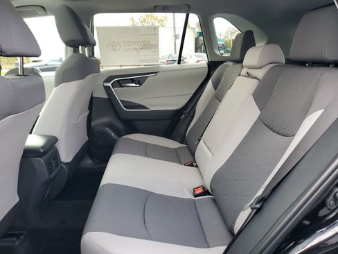 Used 2025 Toyota RAV4 XLE image 12