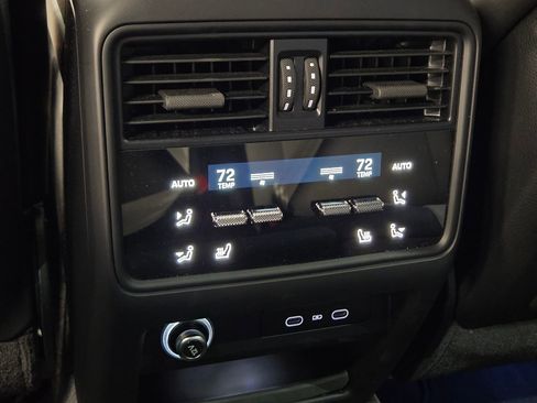 Certified 2026 Porsche Cayenne E-Hybrid Coupe AWD/4WD image 12