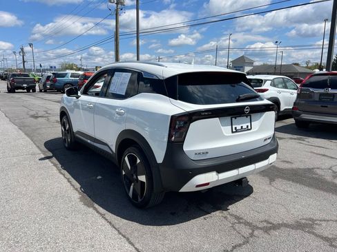 Used 2025 Nissan Kicks SR AWD/4WD image 3