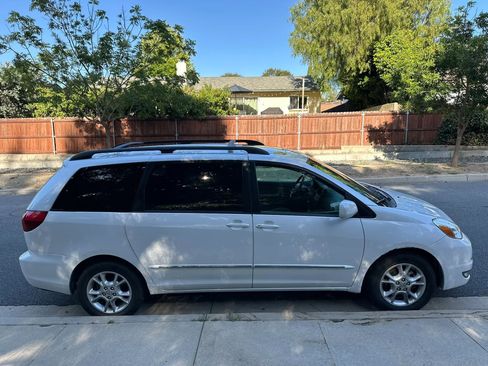 Used 2005 Toyota Sienna XLE Limited FWD image 7