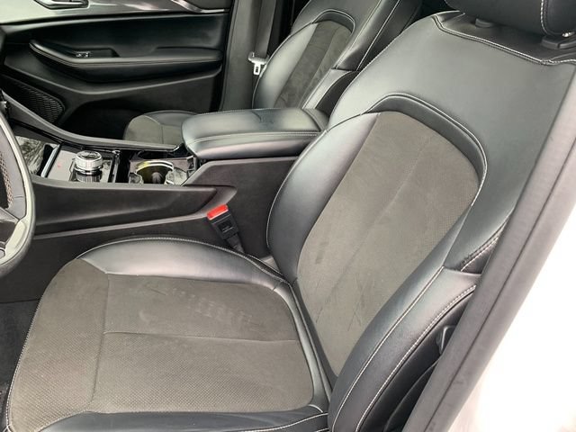 Used 2023 Jeep Grand Cherokee Altitude AWD/4WD image 15