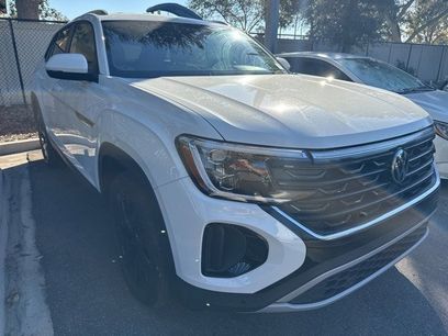 Used 2025 Volkswagen Atlas Cross Sport SE w/ Black Wheel Package