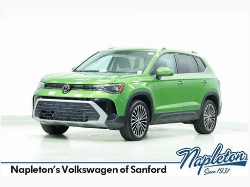New 2025 Volkswagen Taos SE image 1