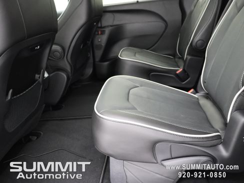 New 2027 Chrysler Pacifica Limited AWD/4WD image 41