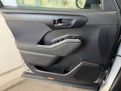 Used 2025 Toyota Highlander LE image 20