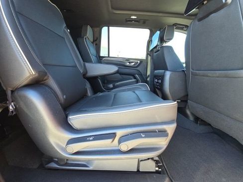 Used 2023 Chevrolet Suburban Premier w/ Advanced Technology Package image 15