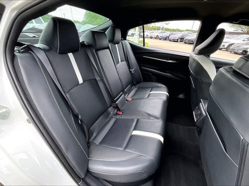 Used 2025 Toyota Camry SE image 18