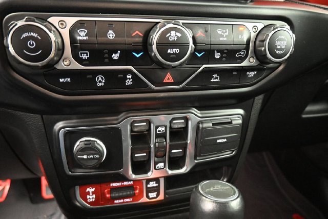 Used 2022 Jeep Gladiator Rubicon w/ Dual Top Group AWD/4WD image 11