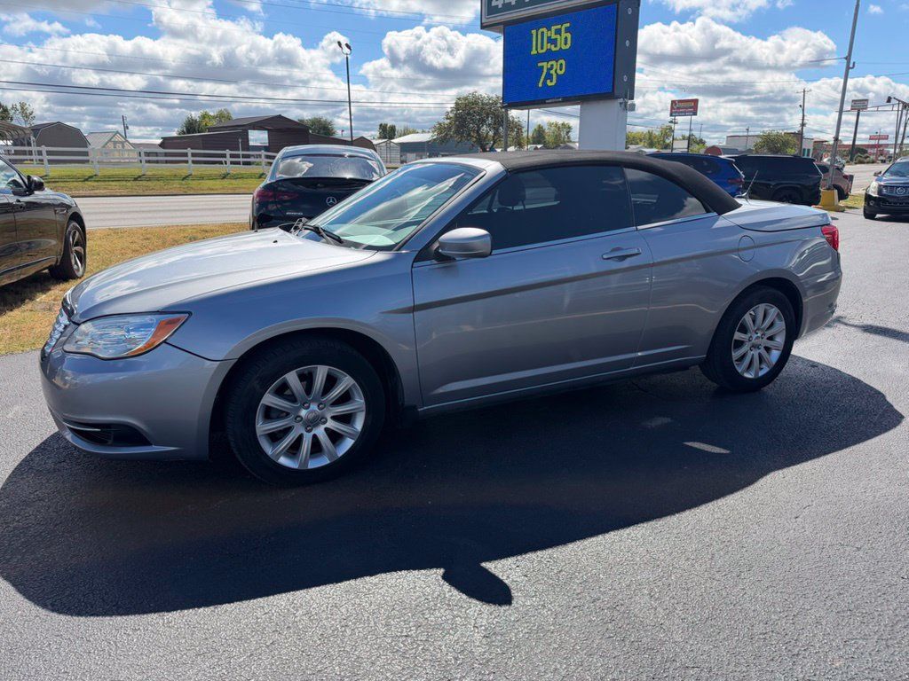 Used 2013 Chrysler 200 Touring FWD image 6