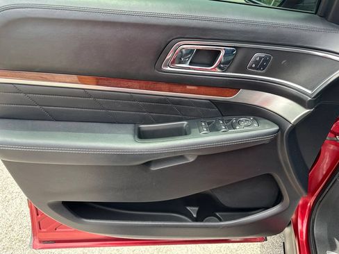 Used 2018 Ford Explorer Platinum AWD/4WD image 12