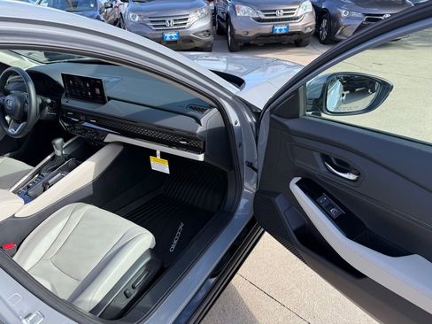 Certified 2025 Honda Accord Touring image 19