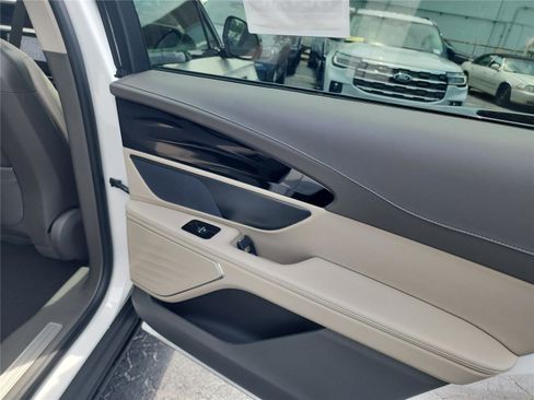 New 2025 Lincoln Nautilus Premier image 19