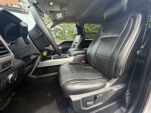 Used 2019 Ford F350 Lariat w/ Lariat Value Package AWD/4WD image 5